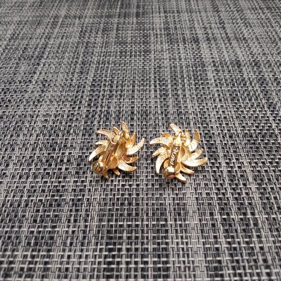 Vintage Coro Earrings Gold Tone Flower Starburst 1960s Pat 280951 - Picture 2 of 6